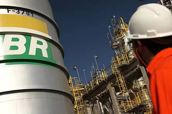 Petrobras recebe R$ 2,8 bi em subvenções e firma acordo bilionário