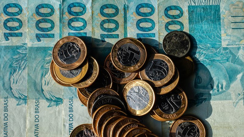 Bolsa aciona circuit breaker e dólar dispara após reeleição de Lula