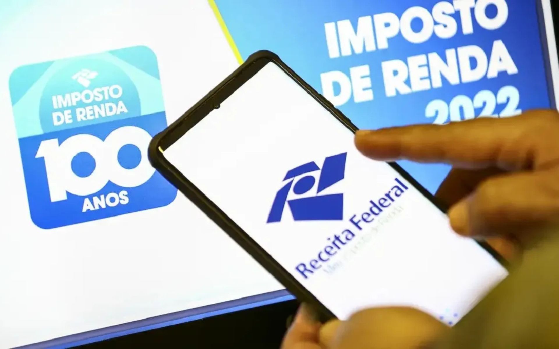 Receita Federal alerta contribuintes e Banco Central estuda limite de crédito