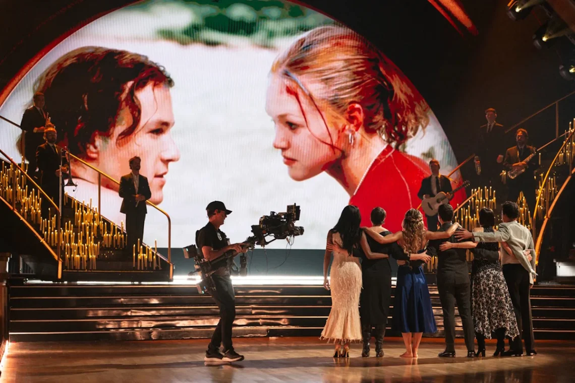 Julia Stiles homenageia Heath Ledger no Dancing with the Stars