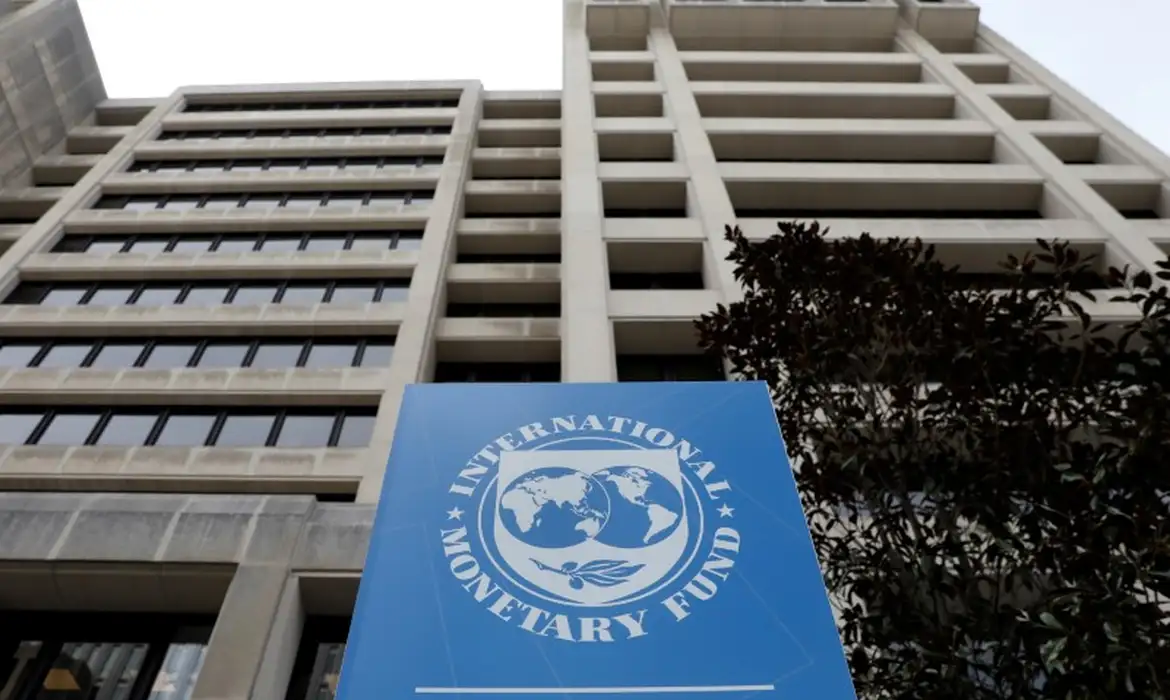 Fundo Monetário Internacional revisa para cima perspectiva econômica global