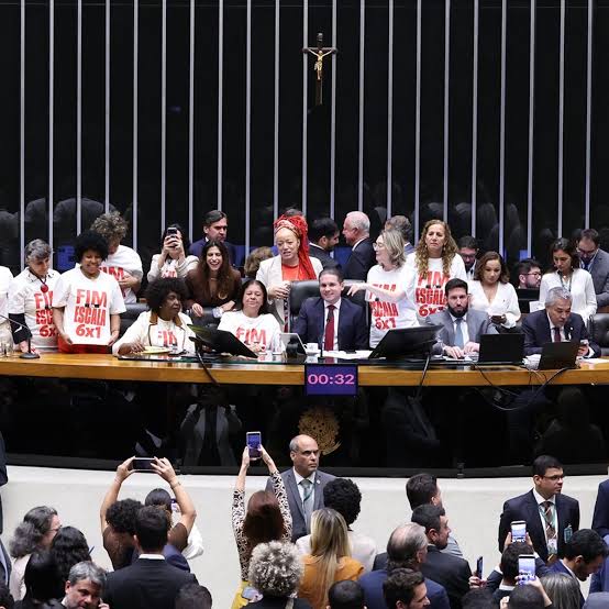 Senado aprova fim da escala 6x1 em votação expressiva