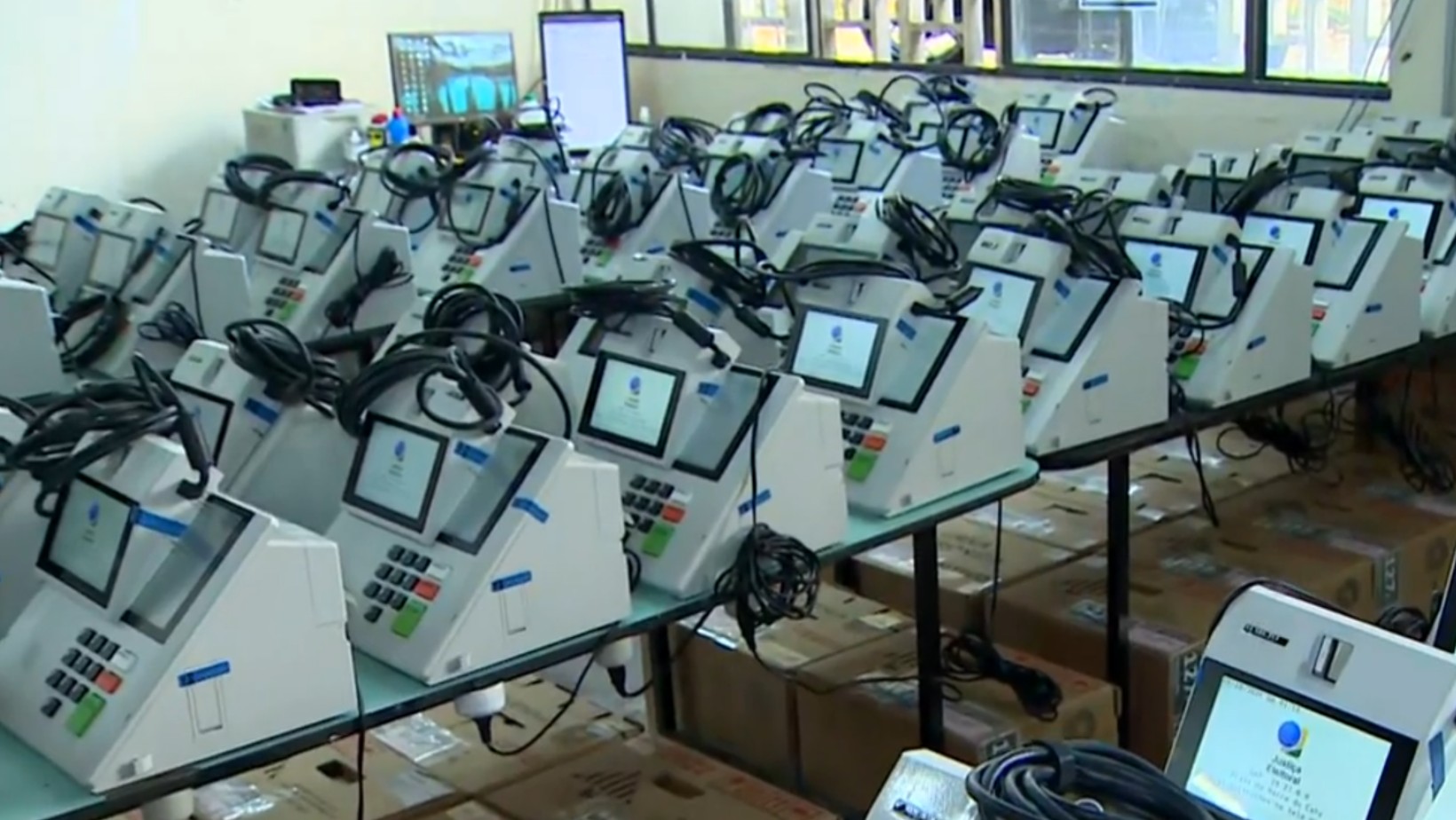 Segundo turno das eleições de 2026 ocorre em 25 de outubro com mudanças de locais