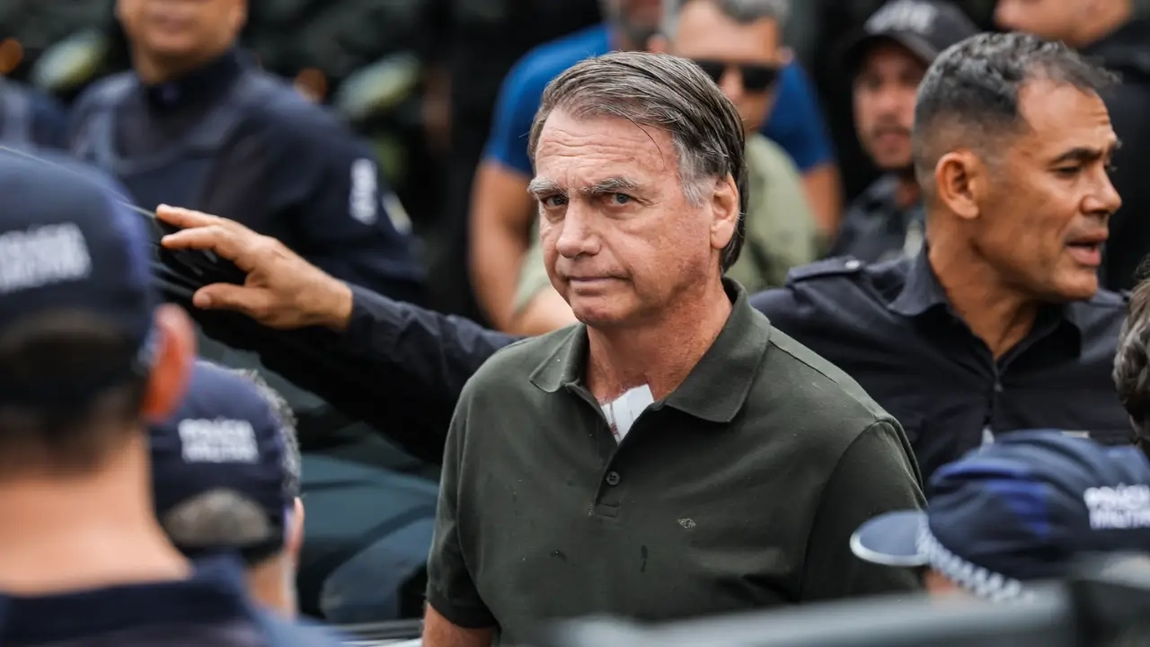 PGR dá aval para Flávio Bolsonaro voltar a visitar o pai em prisão domiciliar