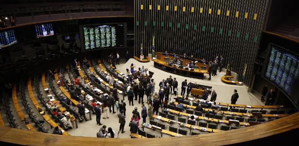 Centrão tenta conter avanço de puxadores de votos, mas falha em acordo