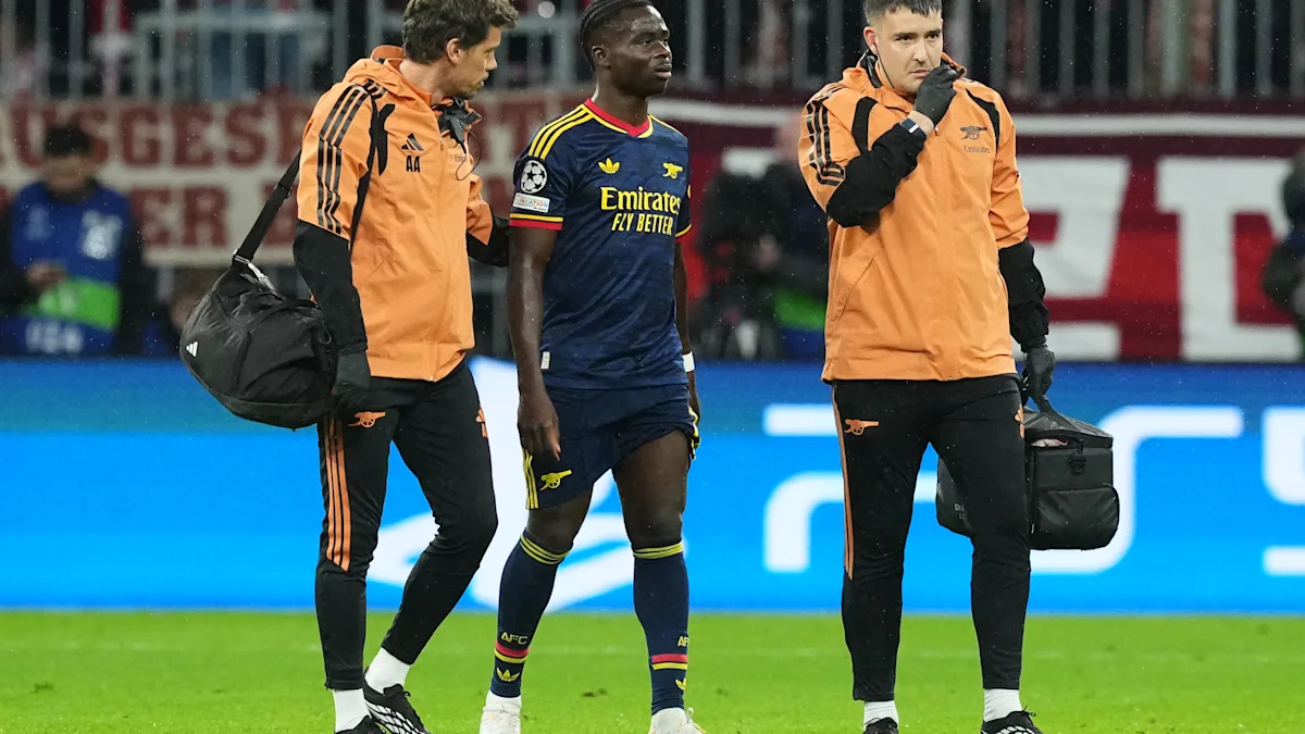 Bukayo Saka se lesiona e desfalca o Arsenal contra o Bayern