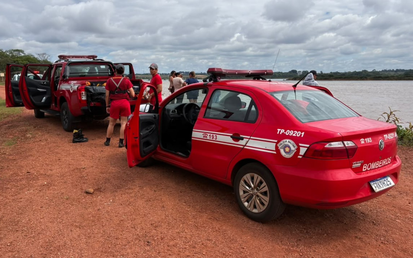 Caminhote afunda no Rio Grande e buscas continuam por desaparecidos