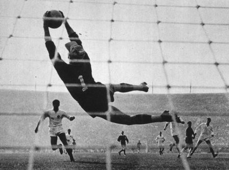 O legado histórico e os desafios de goleiros no futebol mundial