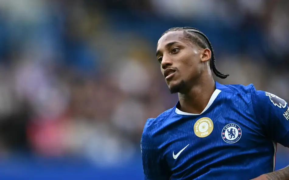 Chelsea perde João Pedro por lesão na coxa e busca soluções no ataque