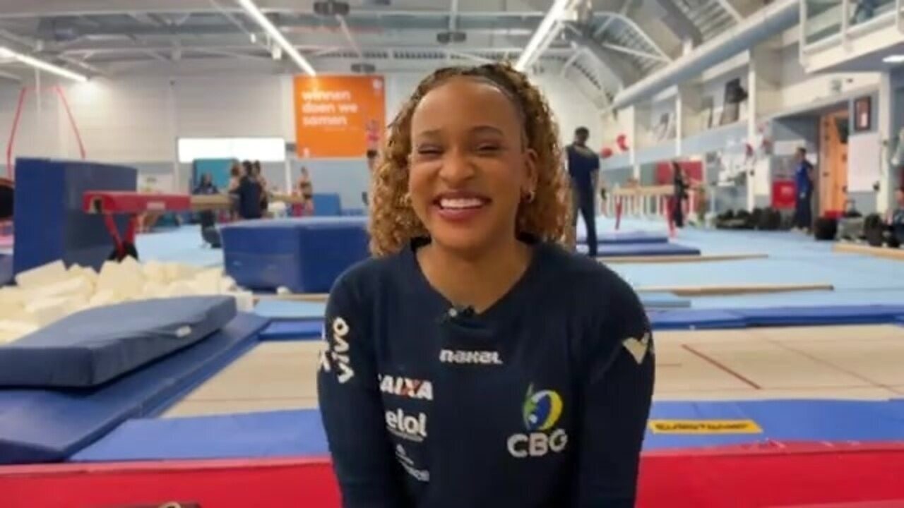 Nadia Comaneci elogia a execução e a precisão de Rebeca Andrade
