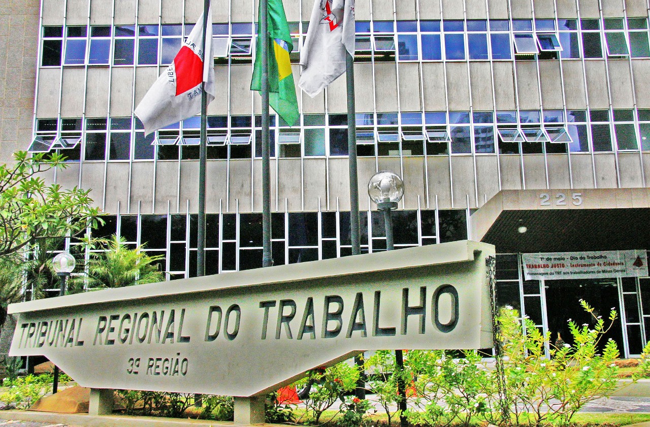 Justa causa por abandono de emprego é revertida após prisão