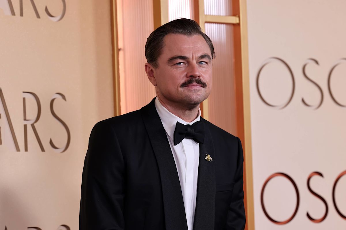Leonardo DiCaprio participa de casamento de Jennifer Meyer no Havaí