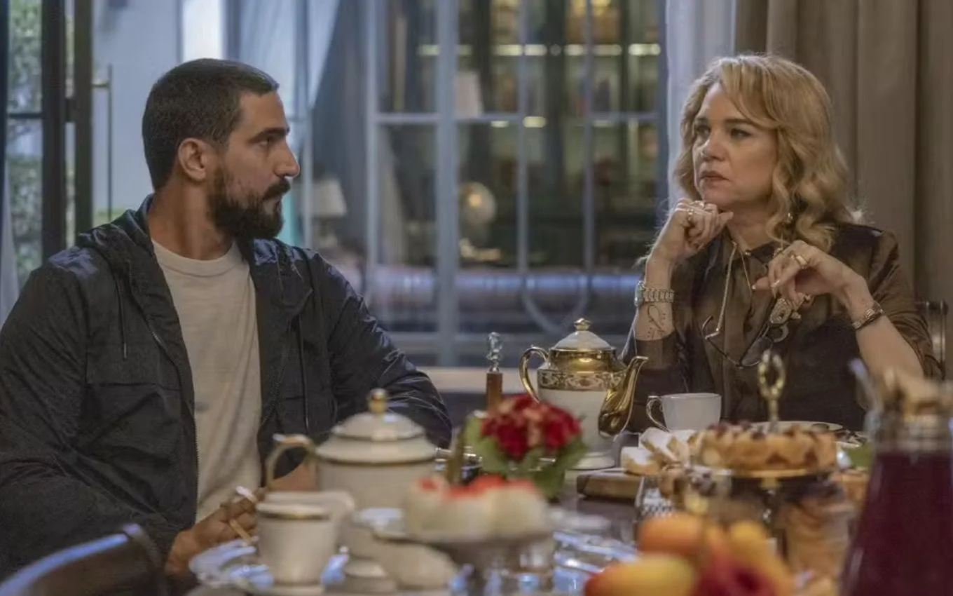 Heitor choca ao recusar deixar apartamento do pai em novela