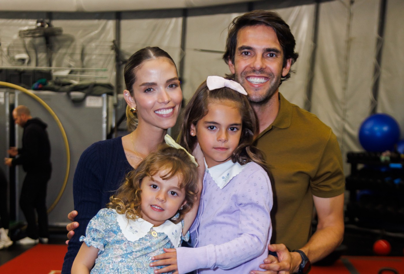 Kaká e a família visitam o Cirque Du Soleil em São Paulo