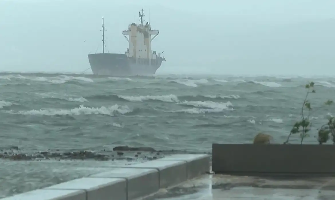 Chile enfrenta alertas climáticas e desafios de segurança pública