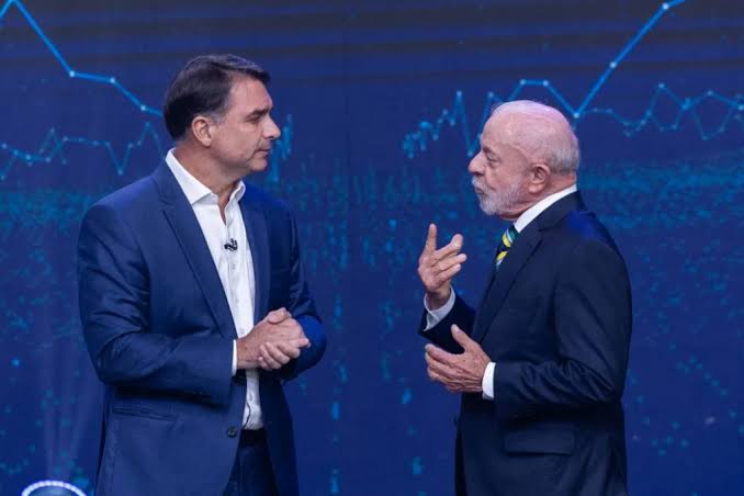 Último debate presidencial reúne Lula e Flávio Bolsonaro nesta sexta-feira