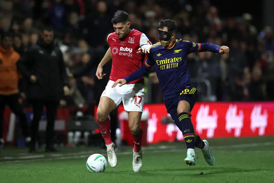 Arsenal é eliminado da Copa da Liga Inglesa pelo Fleetwood após pênalti perdido