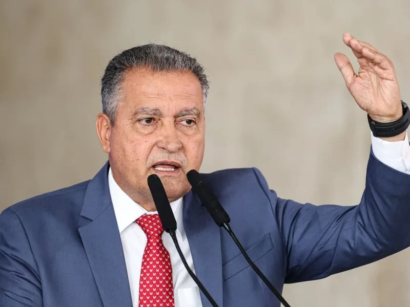 Rui Costa afasta elo entre compromisso fiscal e escolha da Fazenda
