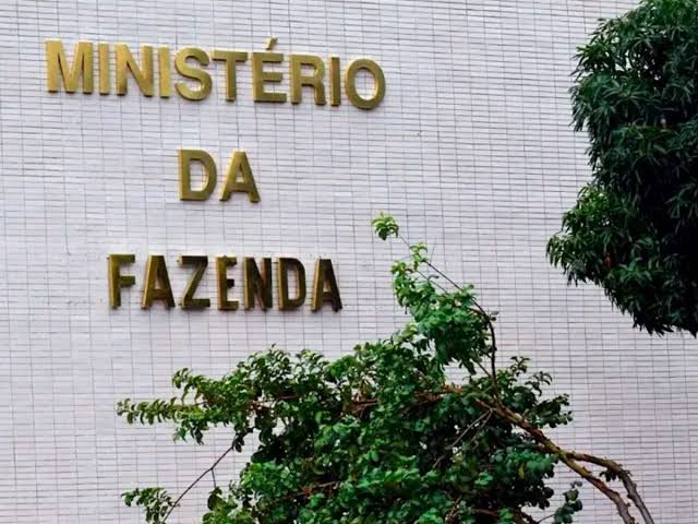 Disputa por Ministério da Fazenda movimenta bastidores da campanha de Flávio Bolsonaro
