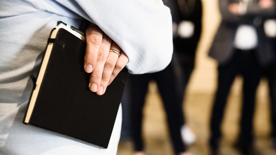 Pastores enfrentam processos criminais e demissões em casos nos EUA