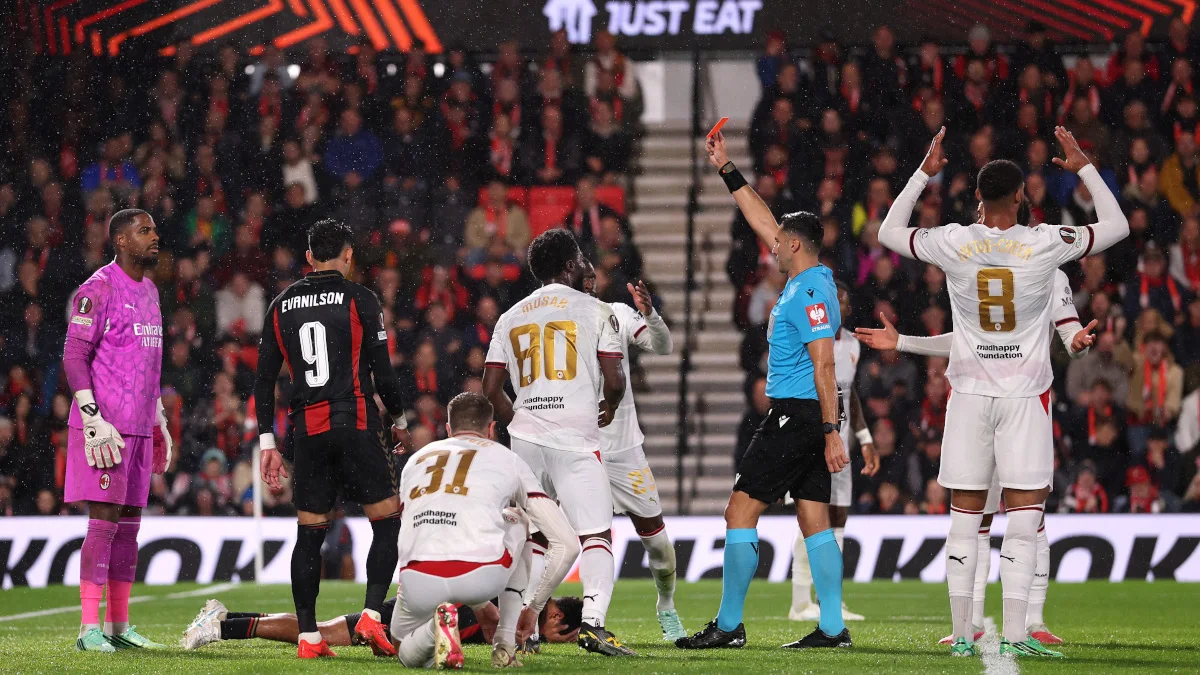 Mike Maignan é expulso e Milan perde para o Bournemouth na Liga Europa