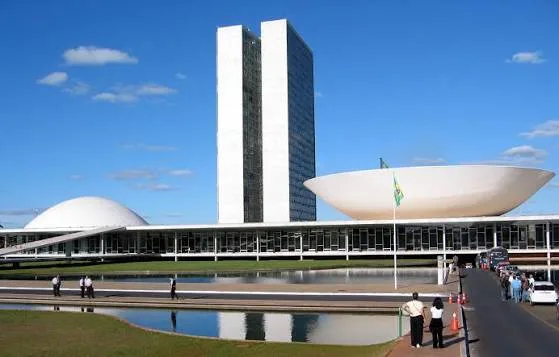 Congresso discute proposta de voto distrital misto a partir de 2034