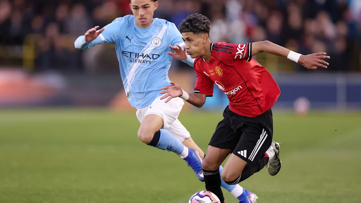 Jovem promessa do Manchester United, JJ Gabriel alimenta rumores sobre a Espanha