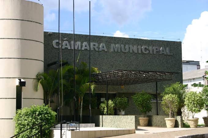 Câmaras municipais e parlamentos abrem comissões de inquérito