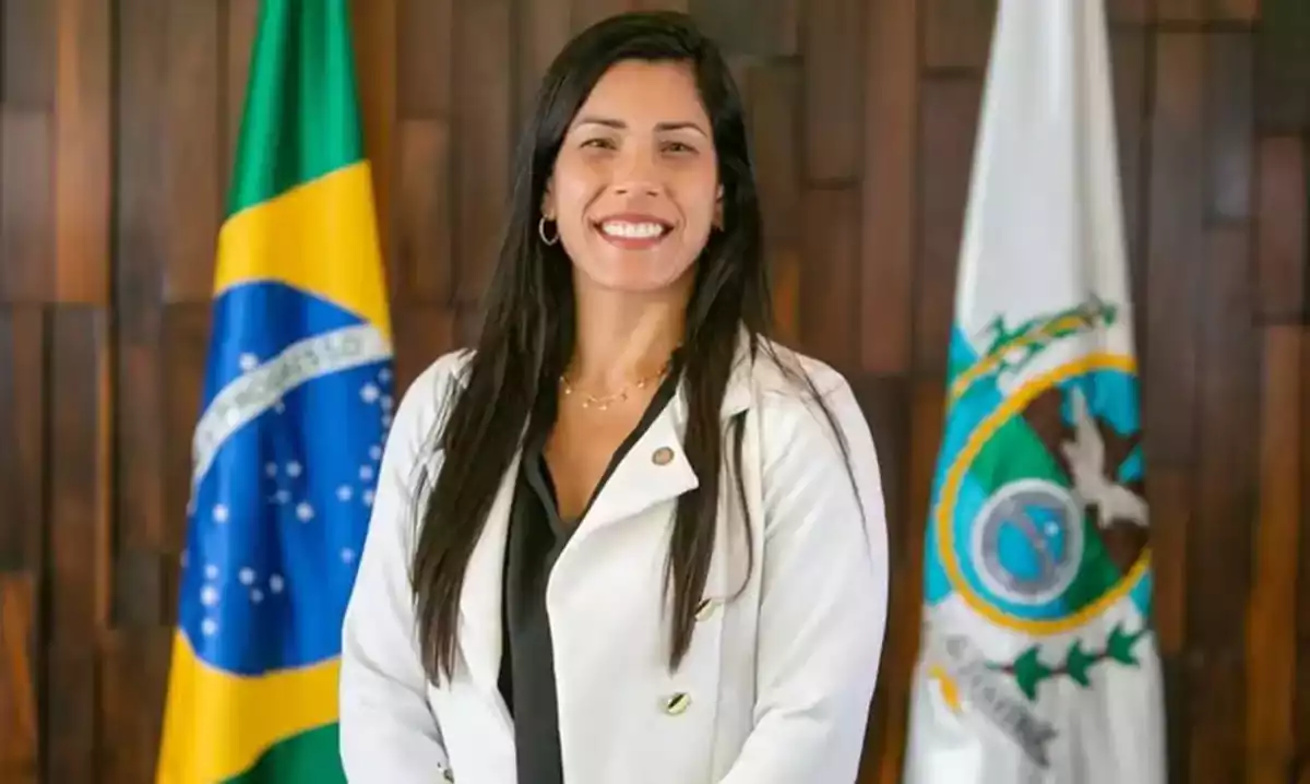 Justiça proíbe deputada de incentivar demissão por viés político