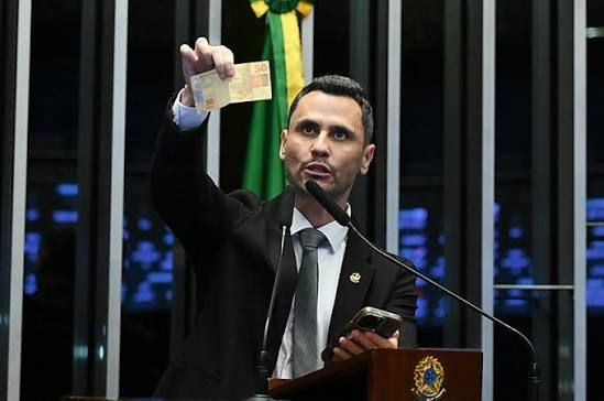 Cleitinho defende votação da PEC do fim da escala 6x1 no Senado