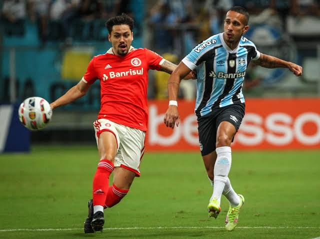 Grêmio e Internacional enfrentam risco elevado de rebaixamento no Brasileirão