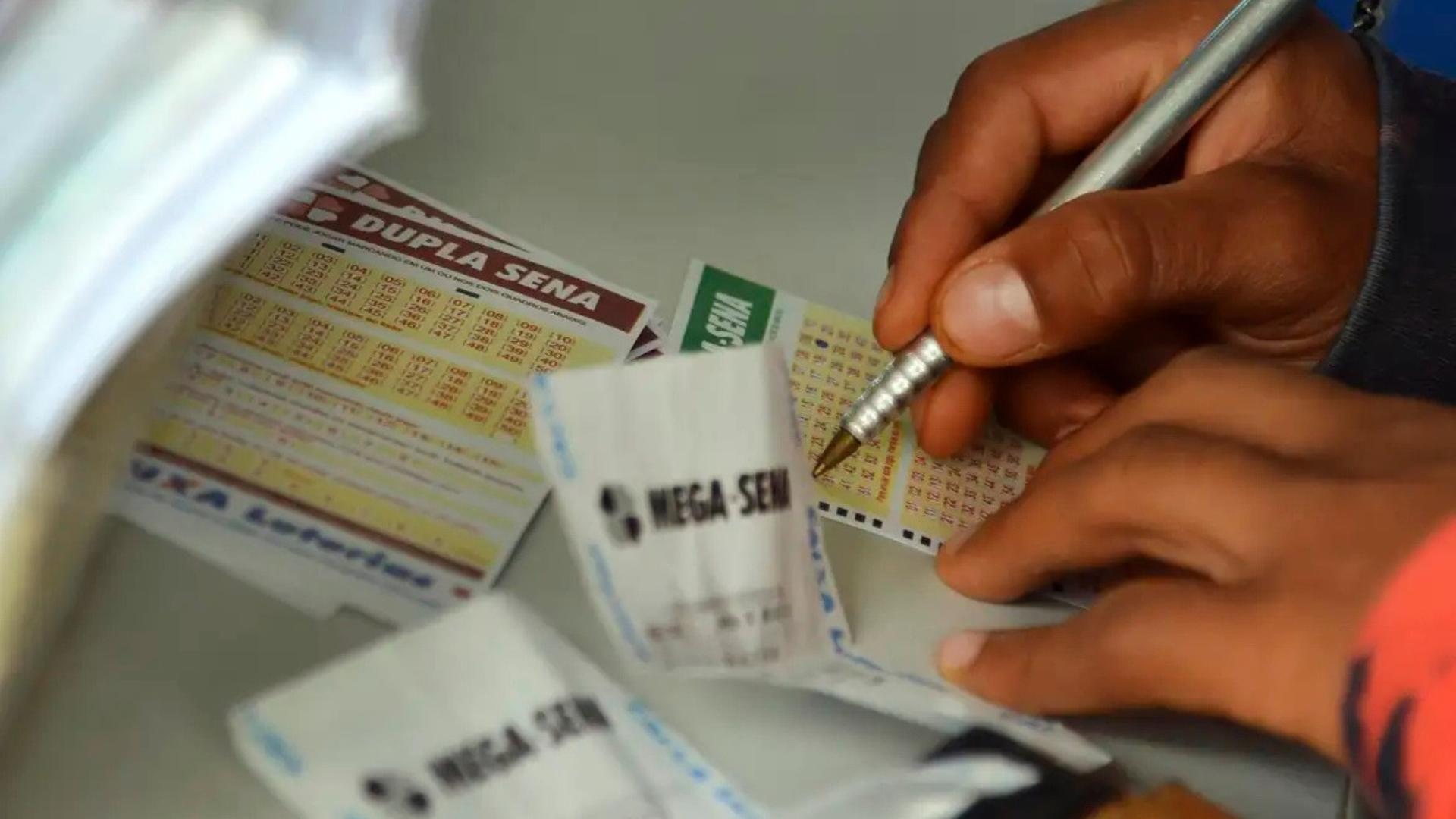 Mega-Sena acumula e prêmio estimado chega a R$ 300 milhões
