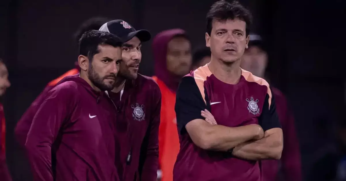 Corinthians avança em acordo de R$ 4,8 milhões com Fernando Diniz