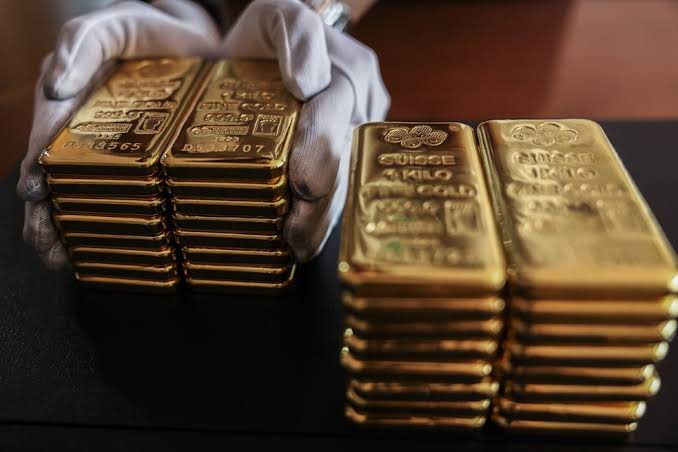 Ouro registra leve alta no mercado internacional e contratos fecham em valorização