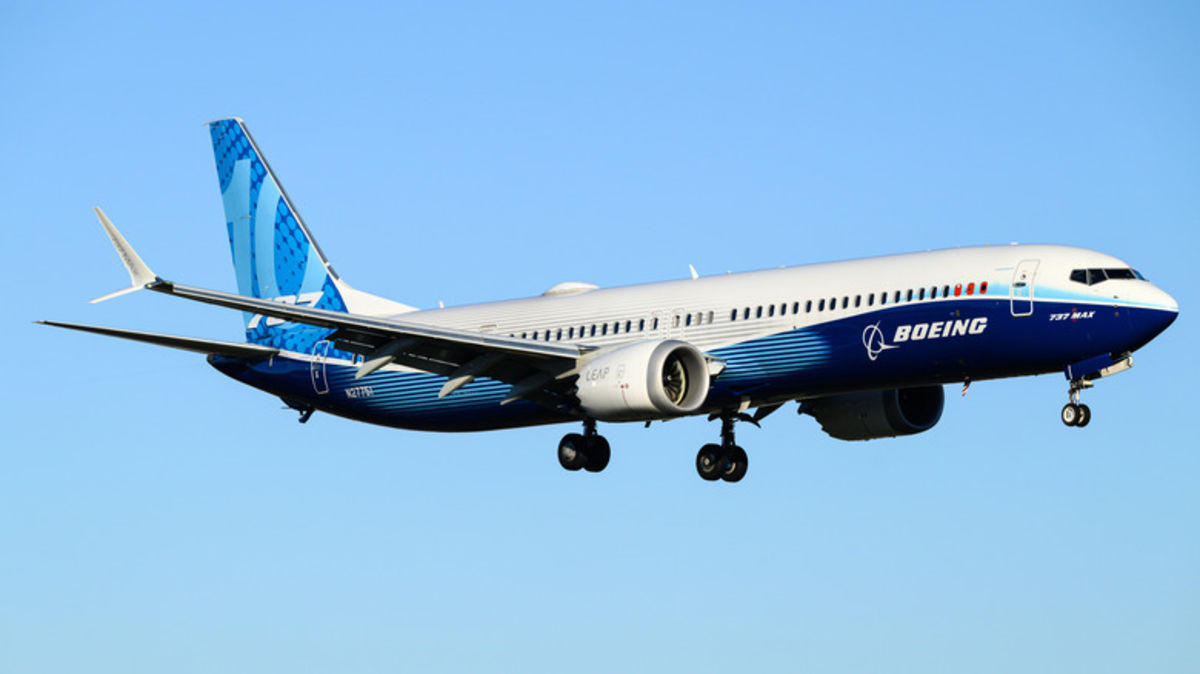 Aeronaves Boeing 737 ganham destaque em transições de frotas e debates globais
