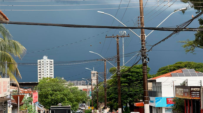 Instituto Nacional de Meteorologia emite alerta amarelo para tempestades