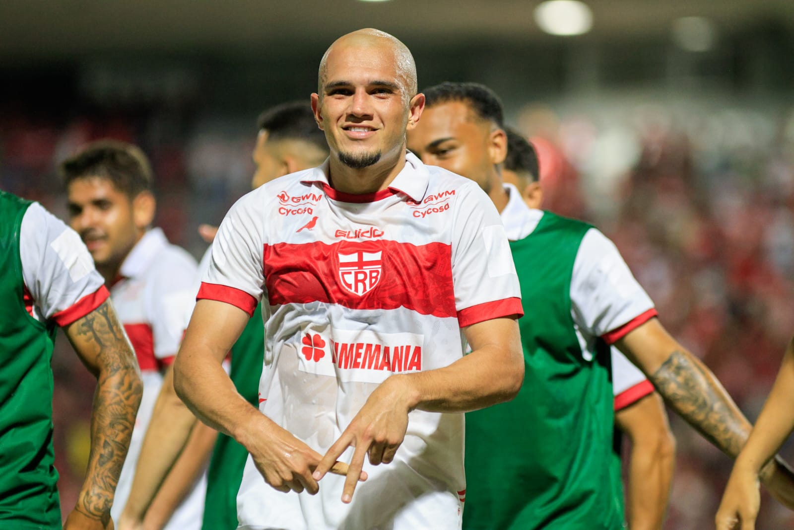 CRB vence o Londrina por 2 a 1, entra no G-6 e rebaixa rival na Série B