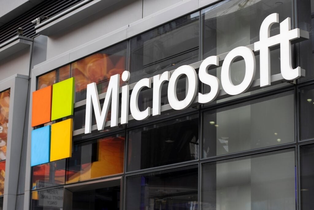 Microsoft expande apostas em inteligência artificial e hardware