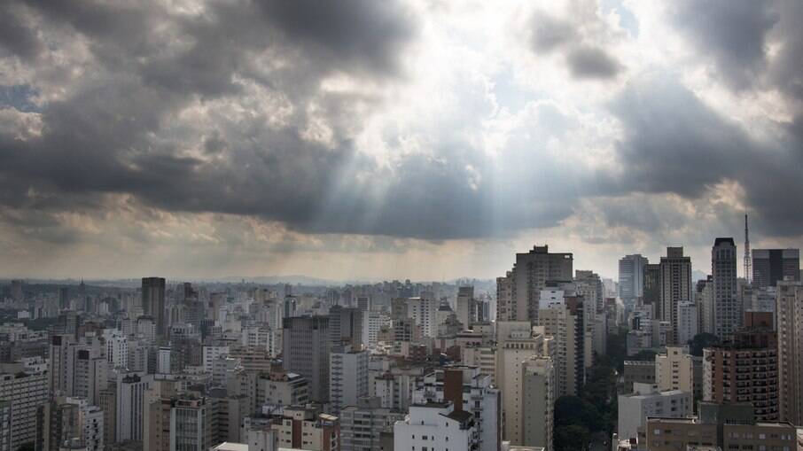 Previsão do tempo indica temperaturas amenas e céu nublado em São Paulo