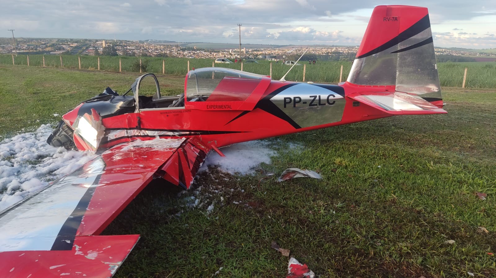 Queda de avião de pequeno porte deixa dois mortos em Orlândia, interior de SP