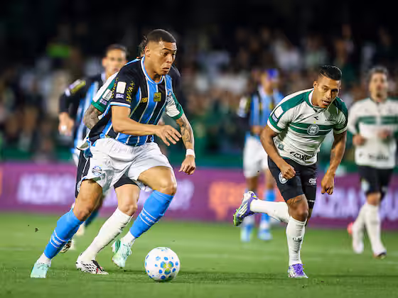 Grêmio vence o Coritiba e empurra o Corinthians para o Z-4