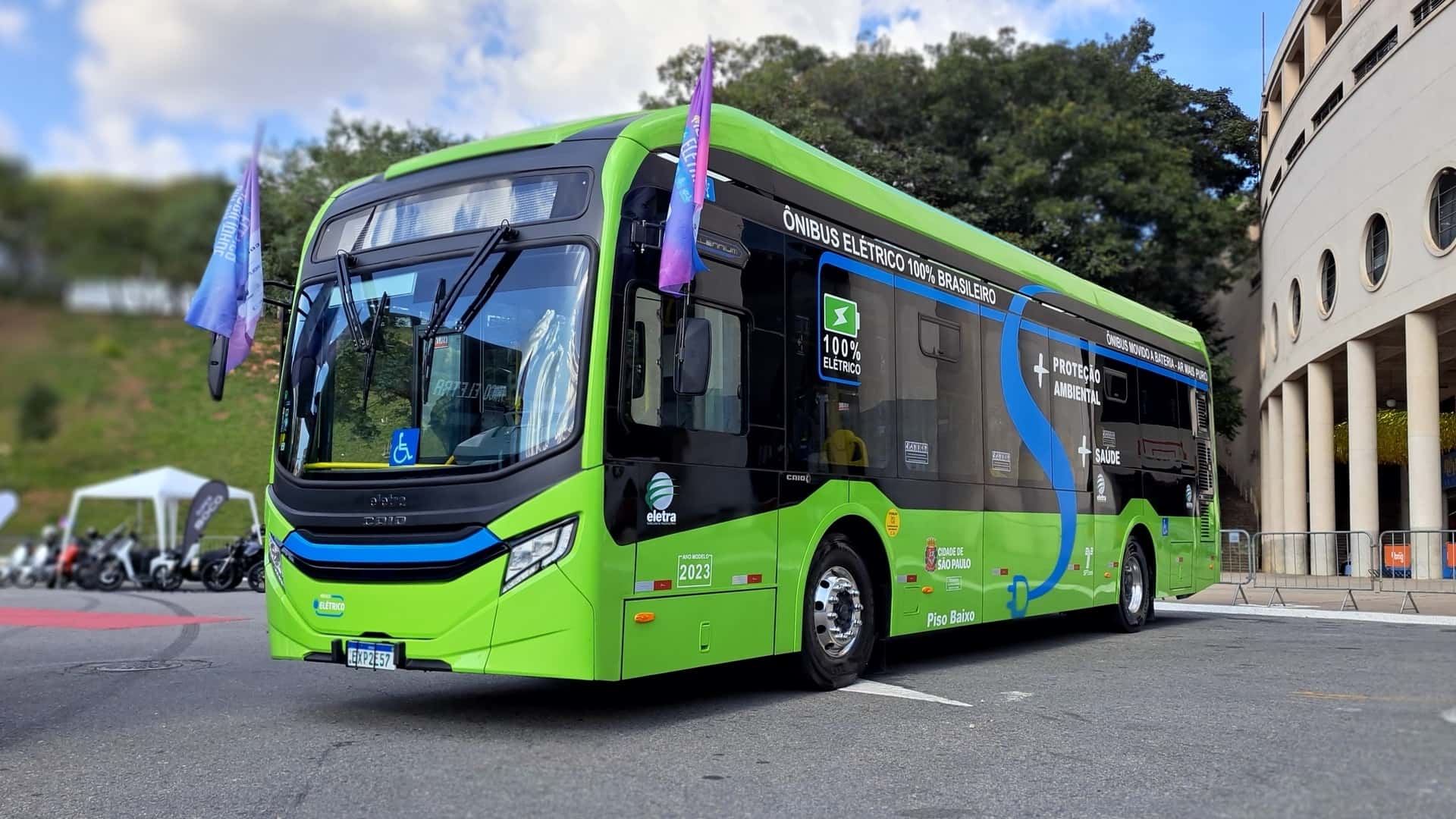 Governo zera imposto de importação para baterias de ônibus elétricos