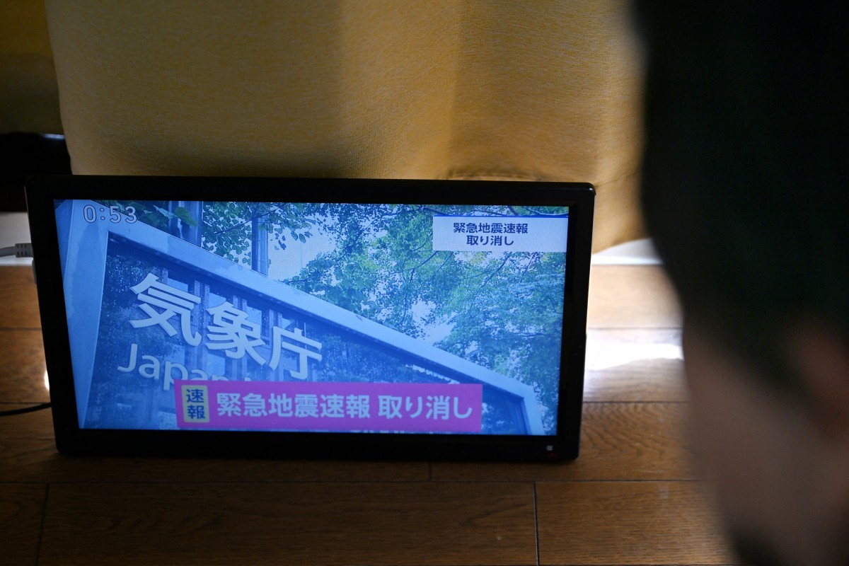 Japão emite alerta falso de terremoto e interrompe transporte