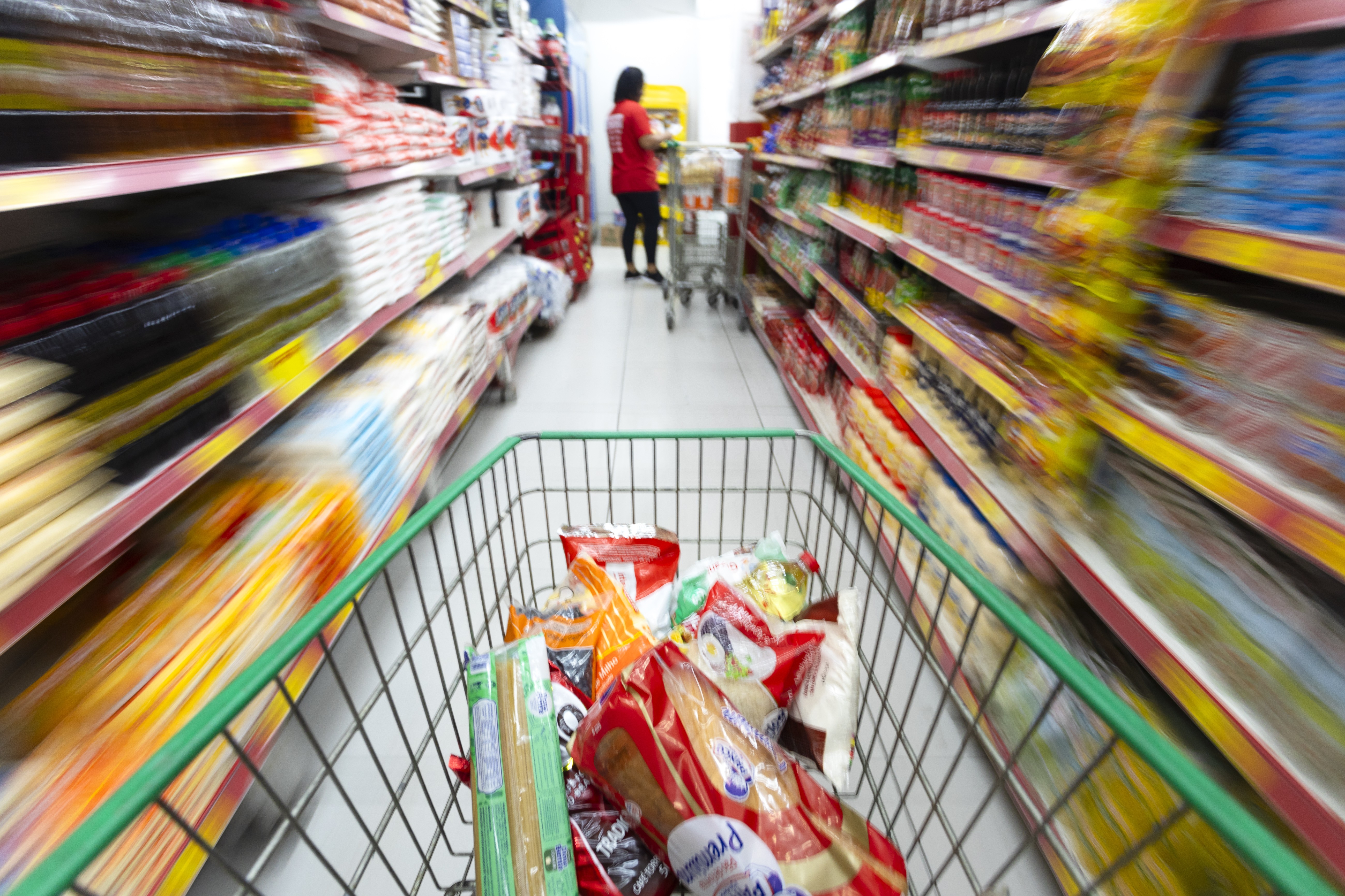 Supermercado e alimentacao pesam no orcamento das familias