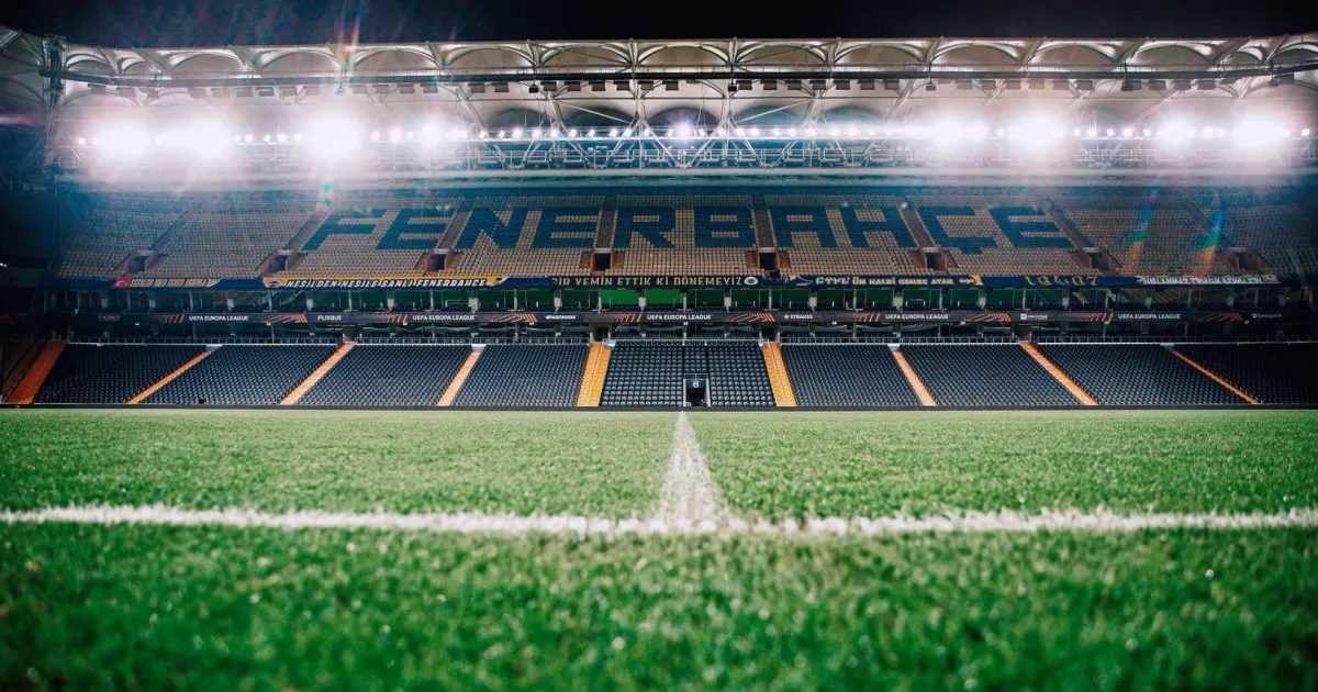 Fenerbahçe e Slavia Praga duelam nesta terça pela Champions League