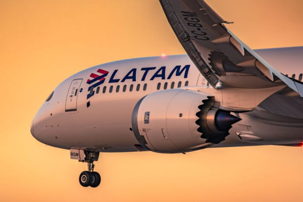 Voo da Latam faz pouso de urgência em Porto Alegre após falha técnica