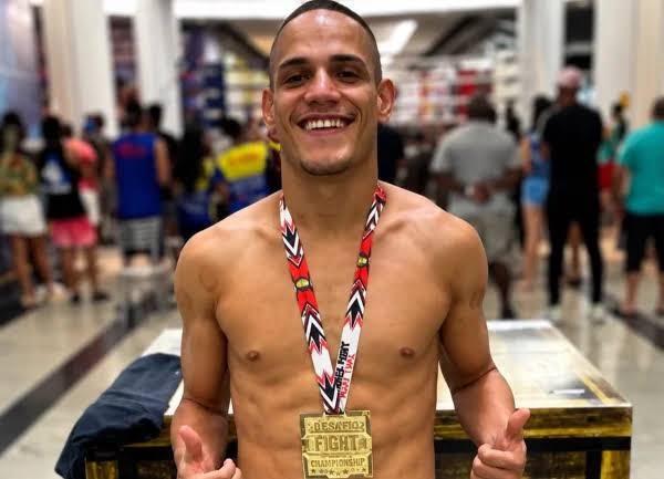 Lutador de muay thai é morto a tiros em bar na Zona Norte do Rio