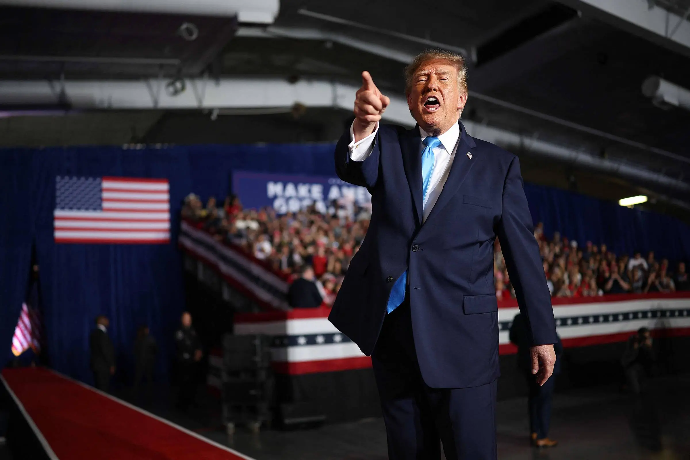 Trump sugere que destruição de cidades na Califórnia é preço aceitável na guerra