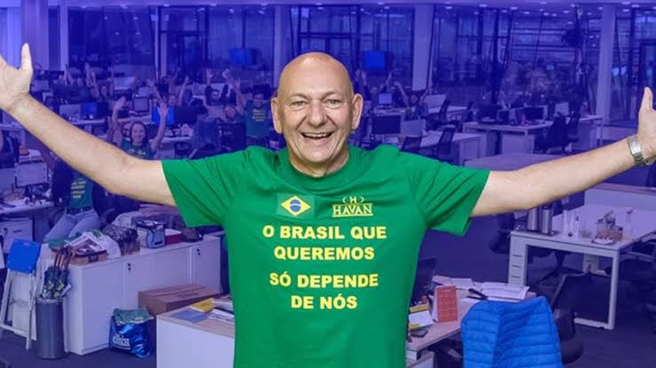 Empresário Luciano Hang é alvo de fake news e participa de desfile em SC
