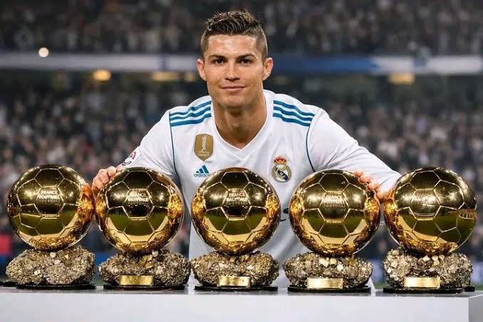 Cristiano Ronaldo lidera votação histórica da Bola de Ouro